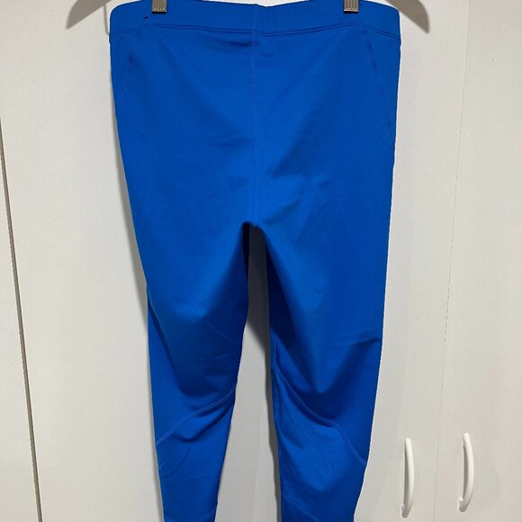 Nike Pro Women's Mid-Rise Training Capris - Picture 2 of 4